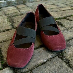 Clarks Haydn Juniper Women’s Red Suede Ballet Flats size 8-1/2 M